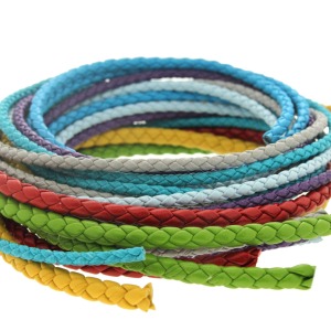 Scoubidou en cuir synthétique