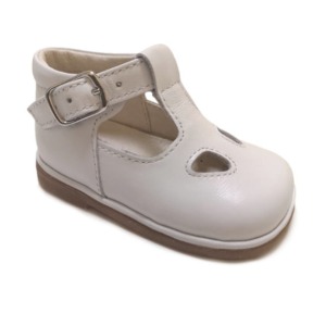 Chaussures blanches avec deux yeux