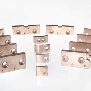 Contatti in rame elettrolitico rettangolari biforo – Serie CRB
 