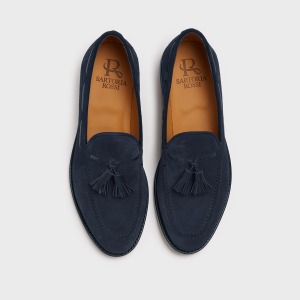 Mocassino in camoscio blu con nappine 