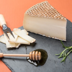 FORMAGGIO STAGIONATO DI CAPRA    